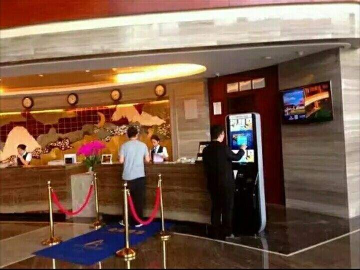 到酒店登记入住，用自助入住机如何实现自助入住？